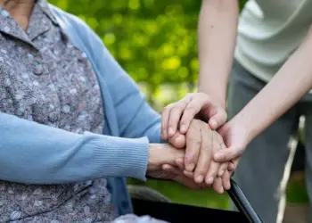 Legislativo aprova projeto para identificar idosos com Alzheimer e outras demências