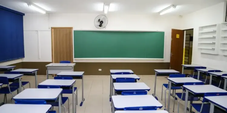 Proposta que garante matrícula a filhos de mulheres vítimas de violência doméstica avança na Alep