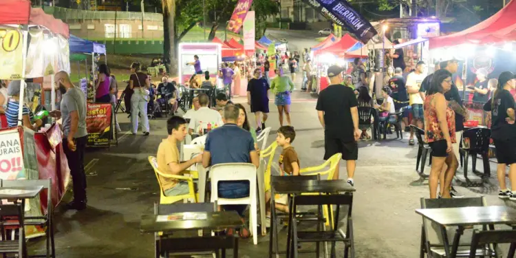 Feirinha da JK terá programação noturna nesta sexta (21) e sábado (22) na Praça da Paz