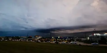 Ciclone extratropical aumenta risco de temporais no Sul; Paraná terá mudança no fim de semana