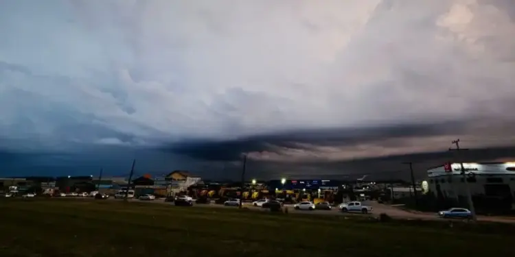 Ciclone extratropical aumenta risco de temporais no Sul; Paraná terá mudança no fim de semana