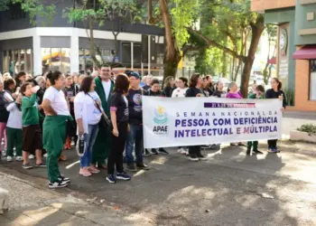 Caminhada reúne 400 pessoas em Foz e reforça direitos das pessoas com deficiência