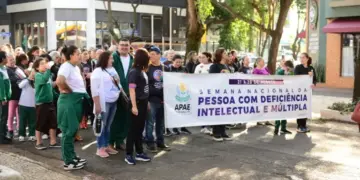 Caminhada reúne 400 pessoas em Foz e reforça direitos das pessoas com deficiência