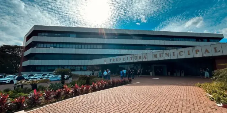 Prefeitura convoca mais de 80 profissionais; maioria é da saúde