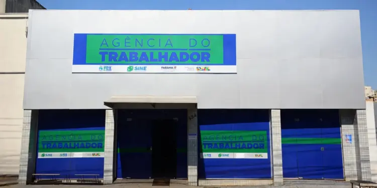 Agência do Trabalhador oferece 682 vagas em Foz nesta segunda-feira