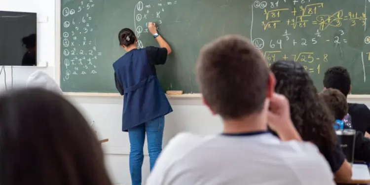 Inscrições para PSS de professores da rede estadual do Paraná terminam no dia 24