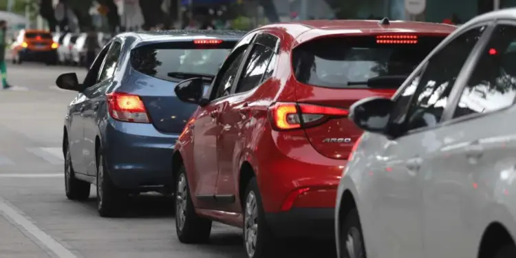 Licenciamento de veículos no Paraná começa a vencer na sexta-feira (14)