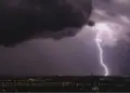 Paraná tem dois alertas de tempestade com risco de granizo e ventos de até 100 km/h