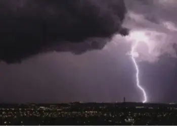 Paraná tem dois alertas de tempestade com risco de granizo e ventos de até 100 km/h