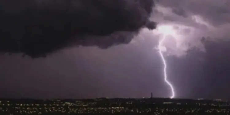 Paraná tem dois alertas de tempestade com risco de granizo e ventos de até 100 km/h