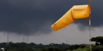 Ciclone extratropical muda o tempo no Paraná com temporais, ventos fortes e queda nas temperaturas
