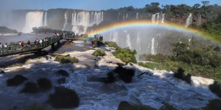Garganta do Diabo fecha por 40 dias diante da previsão de cheia do rio Iguaçu