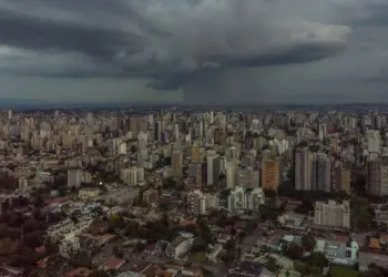 Oeste do Paraná pode acumular mais de 150 mm de chuva até terça-feira