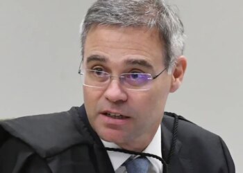 Mendonça vota para manter decisão de retirar posts de Nossa Senhora