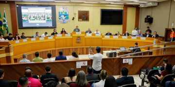 Câmara de Foz aprova projeto para ampliar transparência sobre aplicação das leis municipais