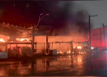 Incêndio atinge pavilhão de frutas no Ceagesp; não há vítimas