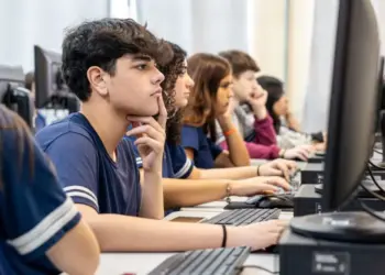 Estudantes da rede estadual do Paraná alcançam maior pontuação do Brasil no Pisa 2025