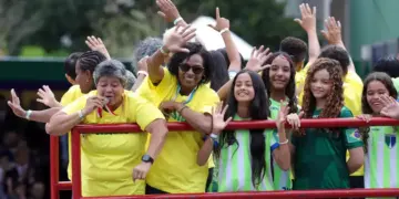 Desfile de 7 de Setembro homenageia pioneiras do futebol feminino