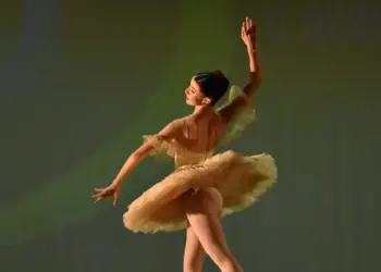 Festival de Dança leva jovens bailarinos ao palco em dois dias de Mostra Junior em Cascavel