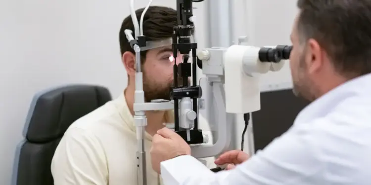 Legislativo solicita informações sobre fila de oftalmologia em Foz