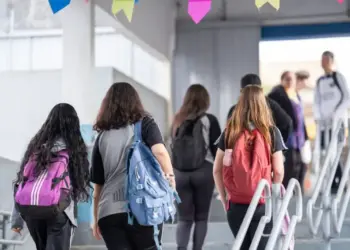 Nove escolas estaduais retomam aulas após impactos das fortes chuvas no Paraná