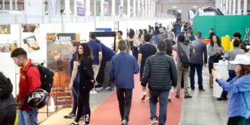Com mais de 40 expositores, Feira das Profissões de Cascavel é chance para ajudar na escolha da carreira profissional