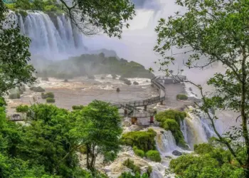 Passarela das Cataratas reabre após quatro dias de interdição provocada pela alta vazão do Rio Iguaçu