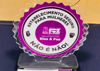 Secretaria Municipal da Mulher entrega Selo Estabelecimento Seguro para Mulheres para primeiro hotel