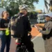 Blitz Educativa aborda cerca de 50 condutores de veículos autopropelidos na ciclovia da Avenida JK