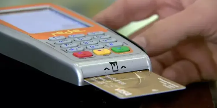 Inadimplência avança no Paraná e atinge 18,5% dos consumidores em agosto