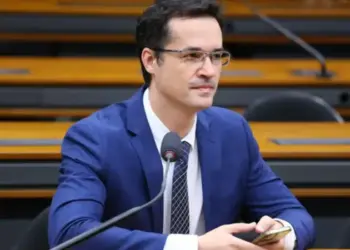 Associação Comercial do Paraná questiona suspensão da campanha de Deltan Dallagnol em carta aberta