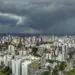 Paraná tem previsão de tempestades em todas as regiões com avanço de frente fria nesta terça-feira