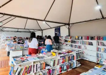 Feira Internacional do Livro aquece comércio e supera expectativa de expositores