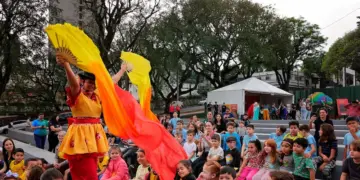 Feira do Livro reúne 3,6 mil pessoas em Foz mesmo com chuva durante a sexta-feira