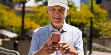 Foz Conecta 60+ oferece curso gratuito de inclusão digital para pessoas idosas