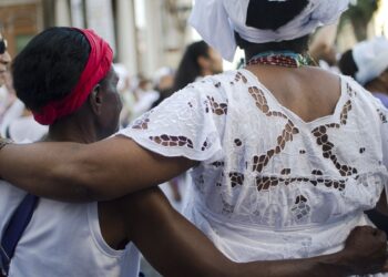 Ataques a símbolos religiosos reacendem debate sobre intolerância