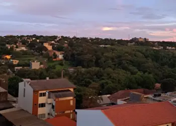 A ilusão de não precisar de ninguém: solidão e vizinhança