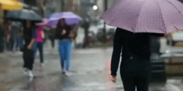 Oeste do Paraná começa a semana com chuva forte e risco de tempestades